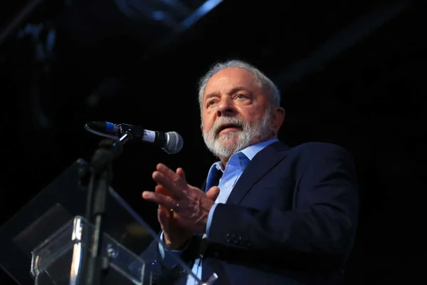 Lula deve anunciar os 16 ministros que faltam na quarta