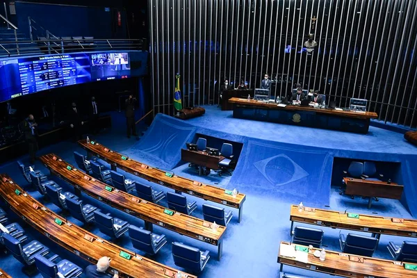 Imagem colorida mostra plenário do Senado Federal do Brasil - Metrópoles