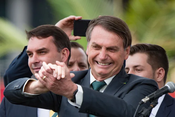 Bolsonaro diz que forma partido em 1 mês com assinaturas digitais
