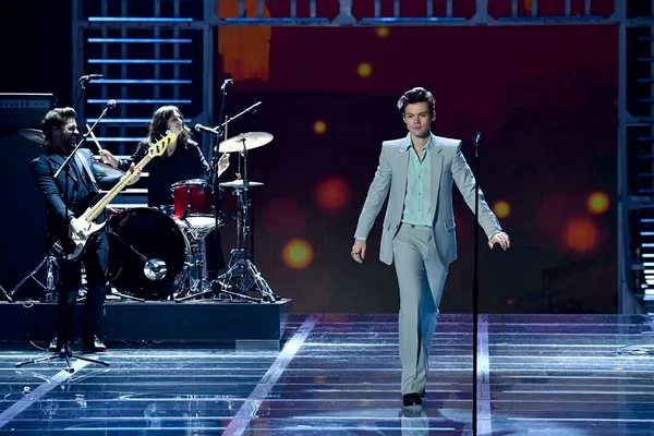 Harry Styles vai viver príncipe em A Pequena Sereia, diz revista