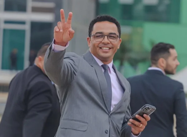 Sargento Neres (MDB), prefeito de Embu-Guaçu, na Grande SP - Metrópoles