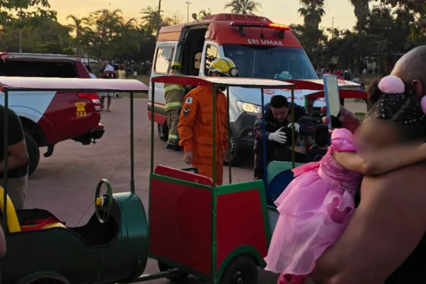 Foto colorida de acidente de trenzinho