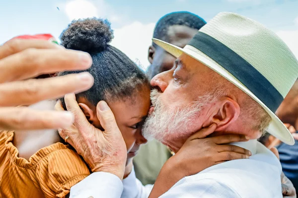 Lula intensifica ida a convenções para colar imagem nos aliados - destaque galeria