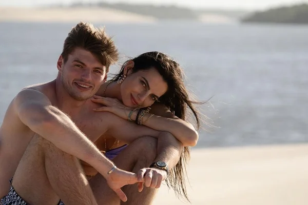 Max Verstappen e Kelly Piquet - capa