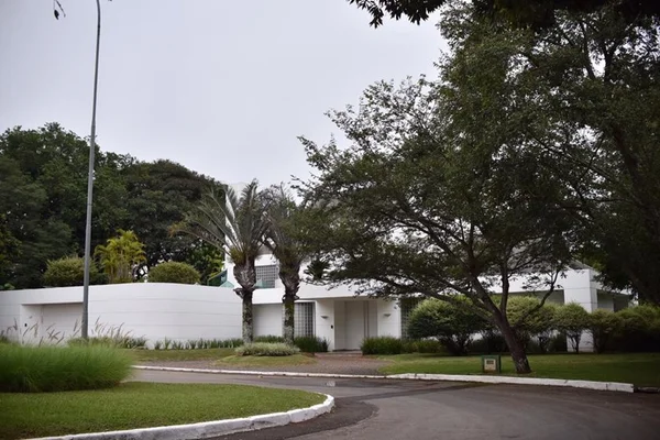 Fonte de nova denúncia, família Constantino tem casa ao lado de Maia