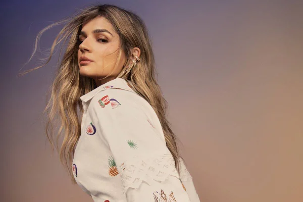 Thássia Naves lança coleção em parceria com a Skazi