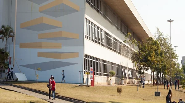 Universidade oferece pós gratuita para professores do ensino público