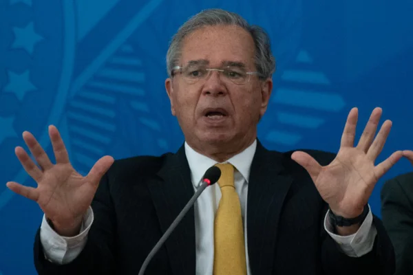 Aumento de arrecadação vai se tornar redução de impostos, promete Guedes