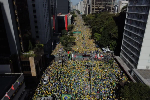 São Paulo (SP), 03/08/2025 Fotos geral feito de drone do ato "Reaja Brasil", organizado pelo Pastor Silas Malafaia, na Avenida Paulista em São Paulo, neste Domingo, 03 de Agosto de 2025. Sem a presença de Jair Bolsonaro (PL), por determinação de medidas cautelares do STF
