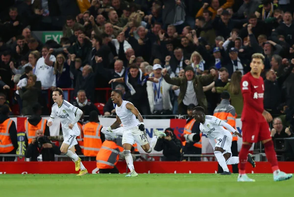 Salah marca, mas Liverpool perde para o Leeds e fica em nono no Inglês