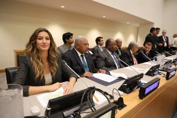 Gisele Bündchen faz discurso sobre o Meio Ambiente em evento da ONU
