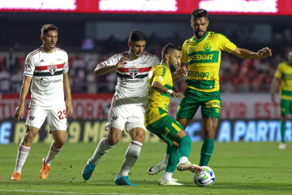 São Paulo faz jogo sonolento e fica no 0 x 0 com o Cuiabá