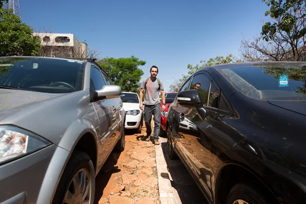 Fábio Assunção aparece muito diferente sem barba e fãs elogiam