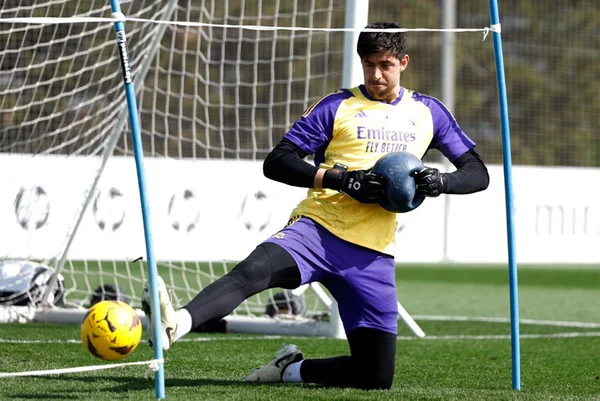 Courtois durante treinamento - Metrópoles