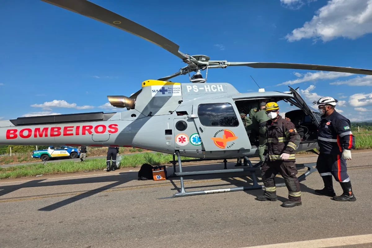 Um helicóptero foi utilizado no atendimento Um helicóptero foi utilizado no atendimento
