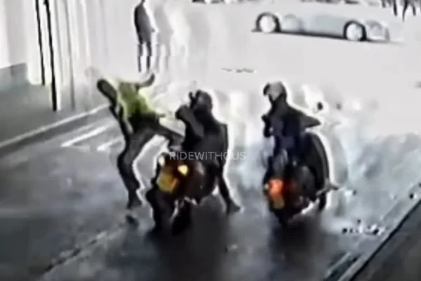 Brasileiro dá “voadora” em ladrão e impede roubo de moto em Londres