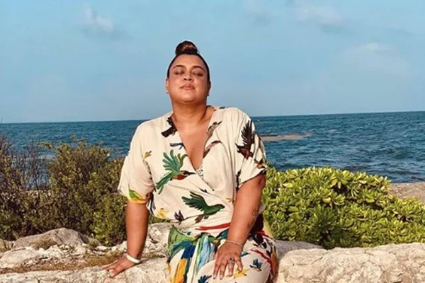 De topless em praia paradisíaca, Preta Gil dispara: “Vá ser feliz”