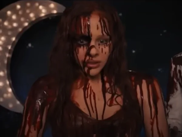 Carrie: A Estranha ganhará série no Prime dirigida por Mike Flanagan