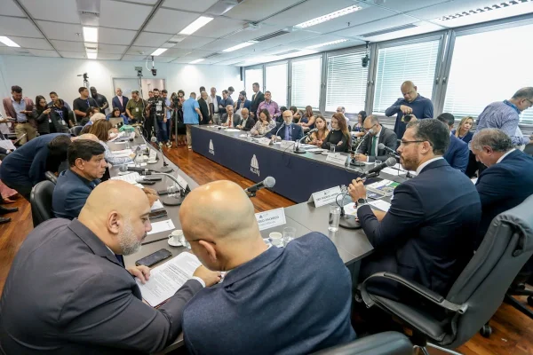 CCJ da Alerj aprova regras para eleição ao mandato-tampão no RJ