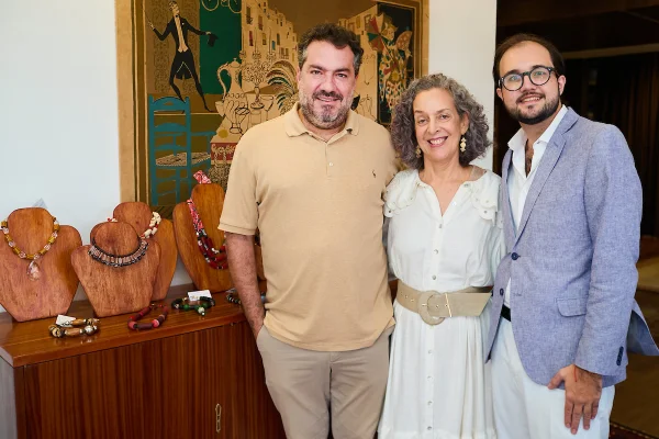 Galeria Mercato recebe exposição de colares autorais de Elza Lima