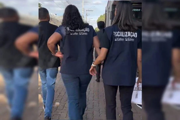 Falsa enfermeira é detida em clínica clandestina de estética no DF