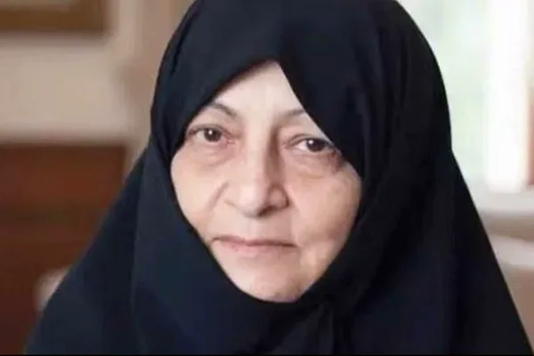 Mulher com cabeça coberta por pano preto - Metrópoles