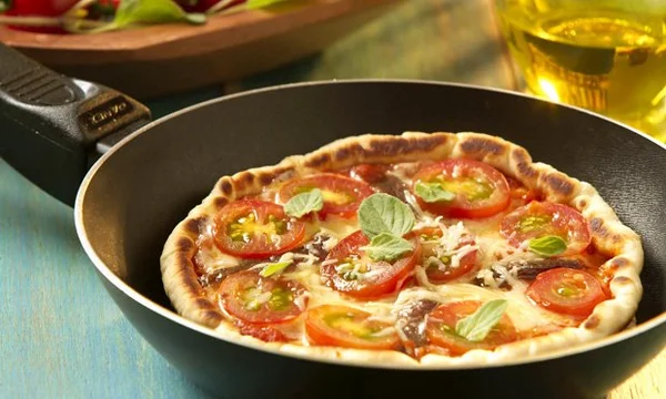 Fácil e gostosa: aprenda uma receita de pizza de frigideira