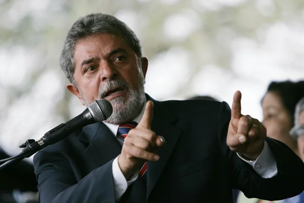 “Oposição deveria criar vergonha e deixar Dilma governar este país”, diz Lula