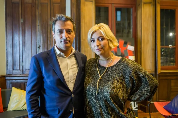 Ambaar faz lançamento de lounges VIP com show de Luiza Possi