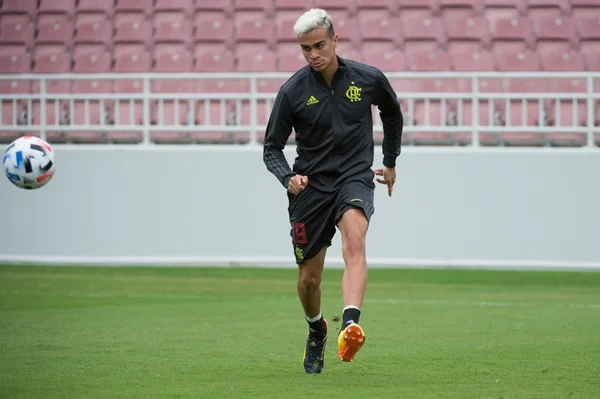 Jornal espanhol detalha planos de Real Madrid para Reinier