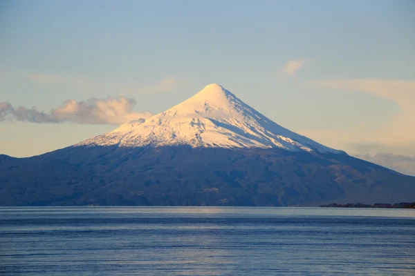 Foto colorida do Vulcão Osorno - Metrópoles