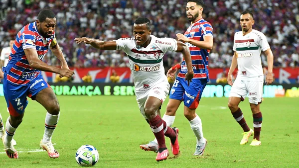 Fluminense e Fortaleza fazem duelo decisivo pelo Brasileirão