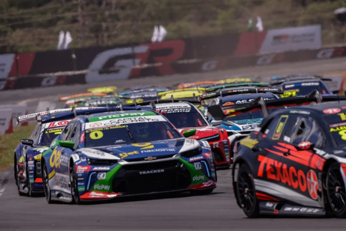 Stock Car: Sette Câmara e Di Grassi vencem prova inédita de Endurance - imagem 1 Stock Car: Sette Câmara e Di Grassi vencem prova inédita de Endurance - imagem 1