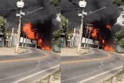 Fábrica foi evacuada preventivamente após incêndio atingir tanques de solventes. Imagens mostram chamas intensas e muita fumaça preta Fábrica foi evacuada preventivamente após incêndio atingir tanques de solventes. Imagens mostram chamas intensas e muita fumaça preta