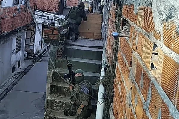 Juíza pede diligências sobre vítima da PM que implorou para não morrer