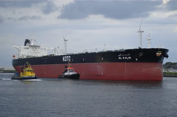 Ataque iraniano atinge petroleiro do Kuwait no porto de Dubai