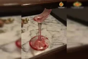 A taça de vinho quebrada