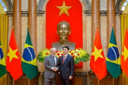Lula e o presidente do Vietnã durante visita oficial do petista ao país asiático