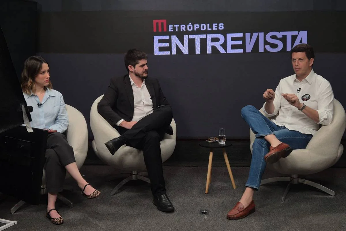 Ricardo Salles (Novo), em entrevista aos repórteres Rebeca Ligabue e Ramiro Brites Ricardo Salles (Novo), em entrevista aos repórteres Rebeca Ligabue e Ramiro Brites