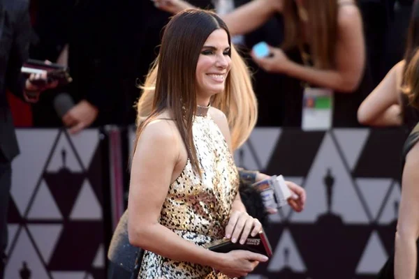 Sandra Bullock diz que ficou paralisada após ser assediada