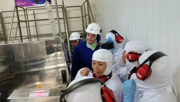 Maggi visita planta da BRF acompanhado pela imprensa chinesa