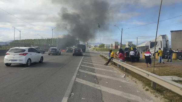Santa Catarina amanhece com novos pontos de bloqueios na BR-101