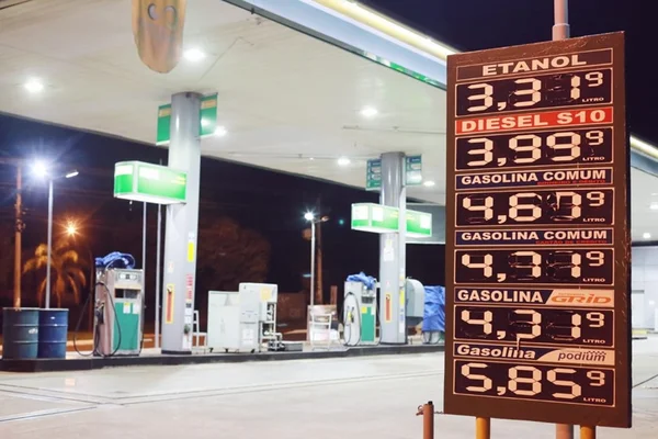 Litro da gasolina sobe até R$ 0,50 e passa de R$ 4,60 em postos do DF