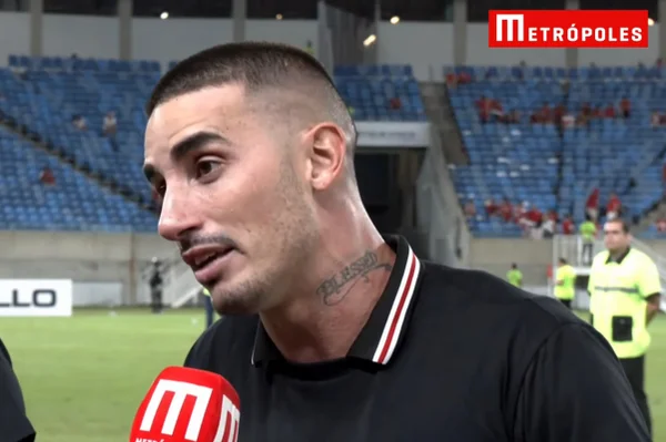 Foto colorida de Thiago Galhardo, do Santa Cruz - Metrópoles