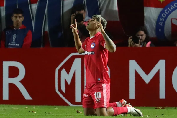 Sul-Americana: Corinthians joga mal na Argentina e perde a primeira