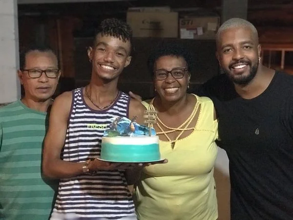 “Não é apenas uma estatística”, diz filho após morte da mãe por Covid