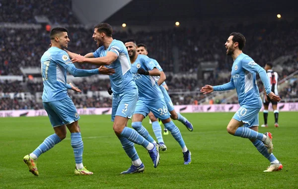 Manchester City recebe o Leicester
