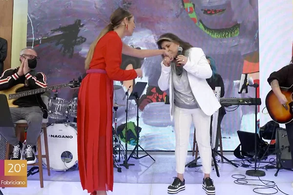 Patrícia Poeta ganha elogio de Roberta Miranda no Encontro