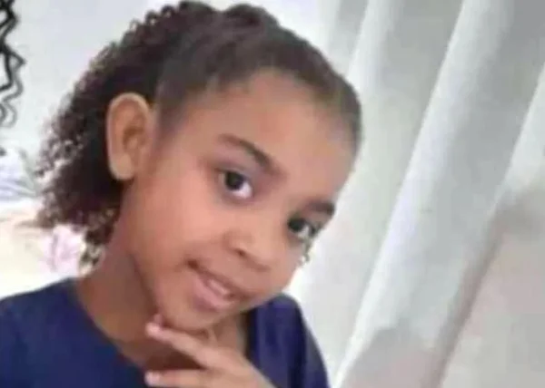 Bala perdida mata menina de 10 anos um dia antes da festa de aniversário