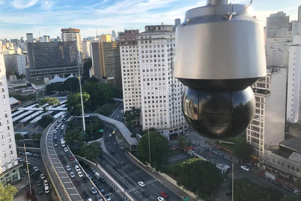 Imagem colorida de câmera de monitoramento do sistema Smart Sampa. - Metrópoles